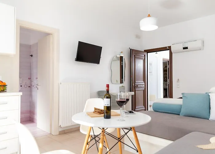 Depis Place & Naxos Apartman *