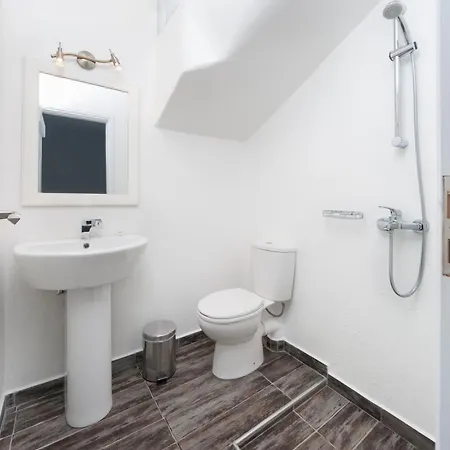 Depis Place & Naxos شقة