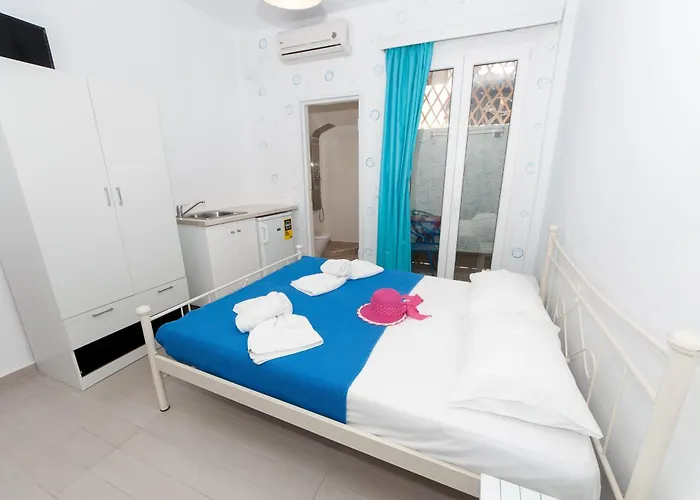 Depis Place & Naxos Apartment *